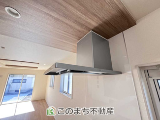【キッチン】 | ブルーミングガーデン宇都宮市弥生2丁目　2号棟 | お料理の匂いもスッキリ♪シンプルデザインで掃除も簡単‼