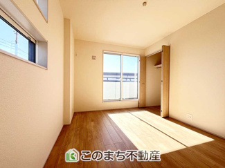 【洋室】 | ブルーミングガーデン宇都宮市弥生2丁目　2号棟 | 南向きで陽当たりの良い洋室♪風通しもよく快適です☆
