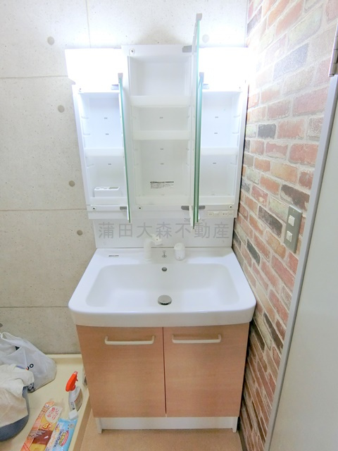 クレセント馬込の洗面所|独立洗面台　洗面脱衣場　鏡内収納スペース付き