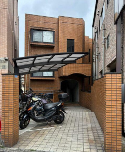 クレセント馬込の外観|1987年12月築　鉄筋コンクリート造3階建　
都営浅草線馬込駅徒歩5分　東急大井町線中延駅徒歩9分　横須賀線西大井駅徒歩13分