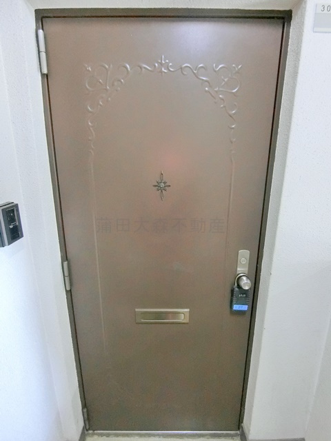 クレセント馬込の玄関