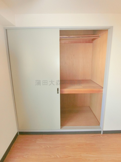 クレセント馬込の収納|真ん中洋室　クローゼット　収納スペース