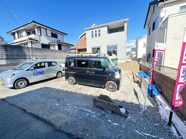 新築　北群馬郡吉岡町下野田第13　Livele Garden.S　3号棟の駐車場|現地写真　駐車スペースは2台分可能です！					
