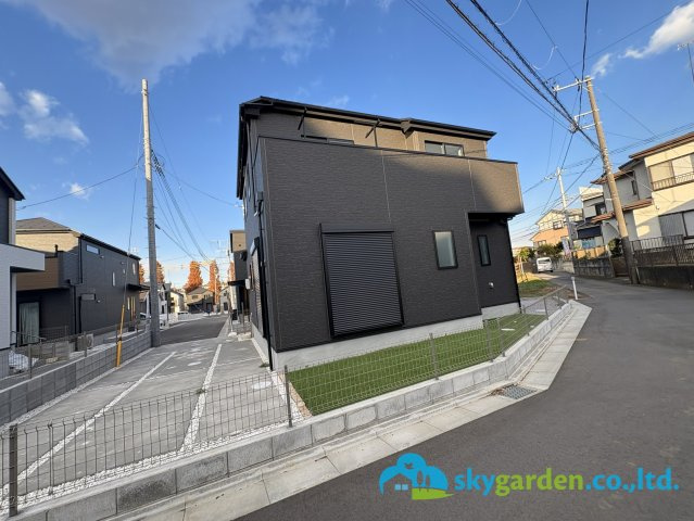 平塚市岡崎10期　新築戸建　全30棟19号棟の前面道路含む現地写真