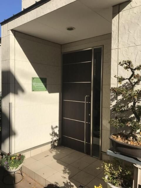 ネオハイブリッジのエントランス