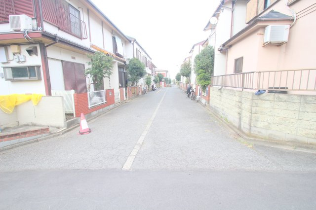 【前面道路含む現地写真】 | 和光市新倉2丁目　中古テラスハウス（朝霞店） | 2025年11月撮影