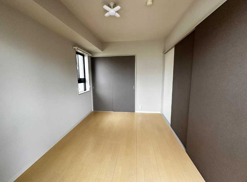 ローズガーデン池尻　駅近　角部屋　礼金０の居間・リビング