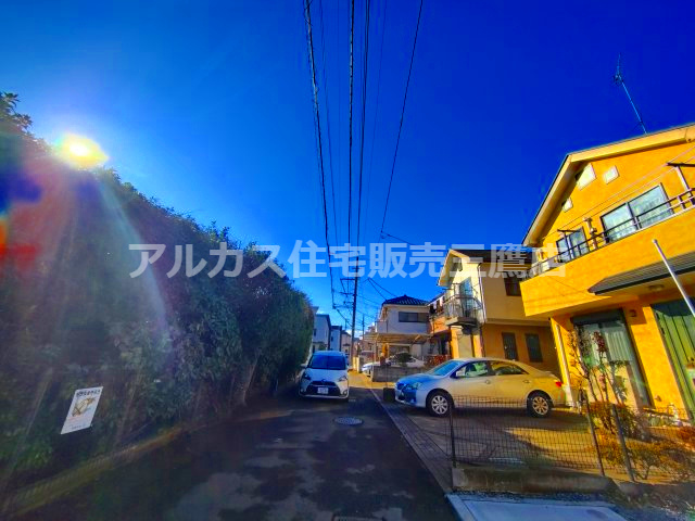 西東京市泉町４丁目 西武池袋線 保谷駅 新築戸建の前面道路含む現地写真