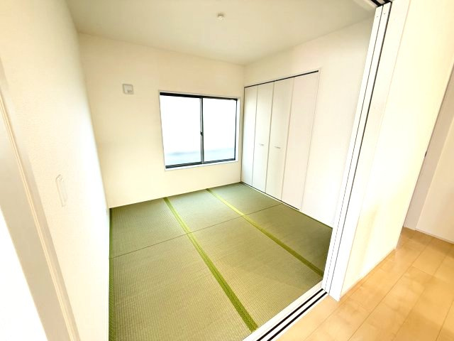 リーブルガーデンＳ第13吉岡町下野田の和室|柔らかい畳が心地よい4.5帖の和室です。