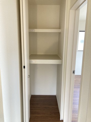 リーブルガーデンＳ第13吉岡町下野田の収納|2階廊下にも収納があります。
