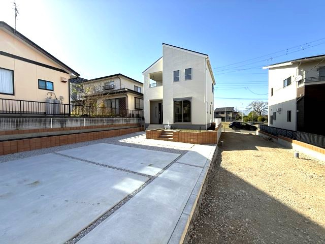 リーブルガーデンＳ第13吉岡町下野田の駐車場|駐車場もキレイに整備されています。並列３台駐車可能です。