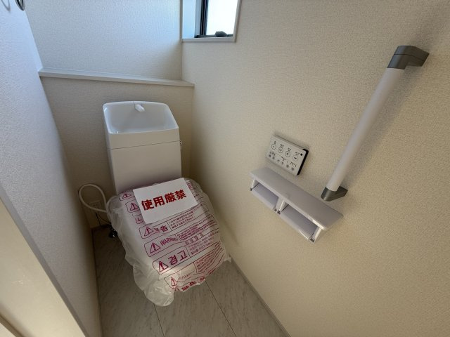 リーブルガーデンＳ第13吉岡町下野田のトイレ|2階トイレです。清潔感のある白を基調としています。