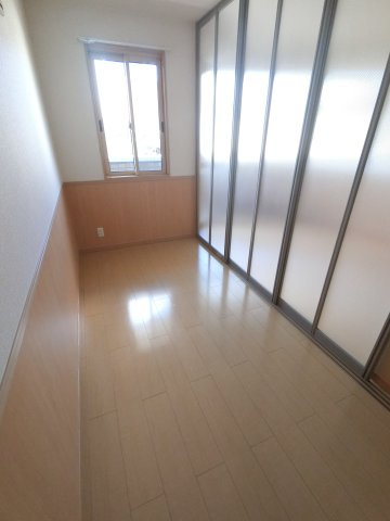 イデアルの洋室