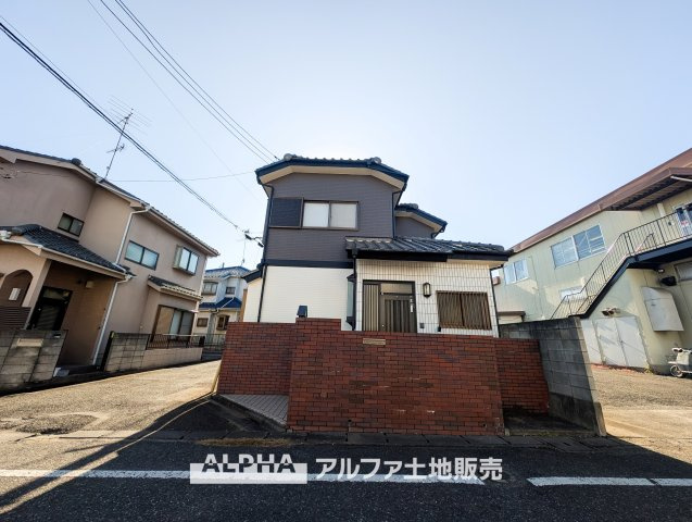 あきる野市二宮東2丁目　中古戸建の前面道路含む現地写真|【Living room】
◆時を忘れる場所◆ここにはみんなが集い、食事と楽しい会話が始まる。話に夢中になりすぎて、ついつい時を忘れ夜半過ぎになってしまう。そんな束の間の幸せを感じさせてくれる場所。