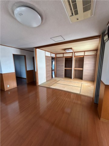 【居間・リビング】 | 沼津市新沢田町 売作業所・住居 EH05985 | 沼津市新沢田町　3Fリビング・和室6帖