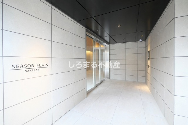 シーズンフラッツ中崎のエントランス