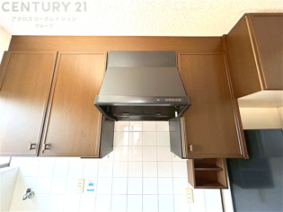 パワフルな吸引力で調理中の臭気等をしっかり処理してくれ、室内を快適に保ってくれます。
