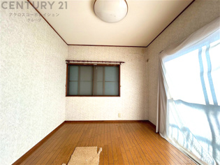 子供部屋…創造性や成長を促す遊びの空間を提供。学習や趣味に集中できる環境を整えます。個別のプライベートスペースは自己表現と自立心を育み、心地よい睡眠環境を整えリラックスできる場所を提供。