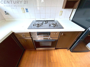 多数の調理器具を同時に使用でき、料理の効率化が可能。省エネで節約になり、様々な料理スタイルに適応できます。また、火力調整が独立しており、手入れや掃除もしやすく、今よりもっとお料理が楽しくなるかも。