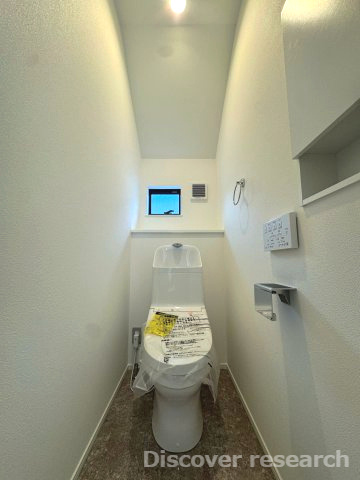 町田市西成瀬1丁目 新築戸建てのトイレ|【２階トイレ（温水洗浄便座）】