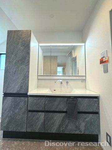 町田市西成瀬1丁目 新築戸建ての独立洗面台|【三面鏡付洗面化粧台】