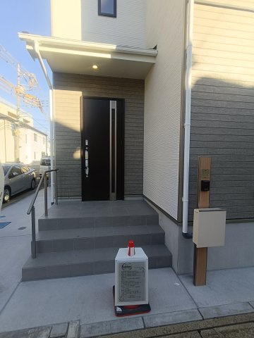 三郷市　上彦名　新築戸建　全2棟の玄関|毎日通る玄関はこちらです