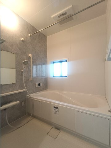 三郷市　上彦名　新築戸建　全2棟の浴室|きれいなお風呂です