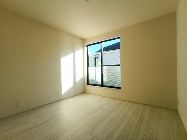 三郷市　上彦名　新築戸建　全2棟の洋室|明るい洋室です