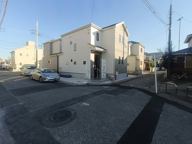 三郷市　上彦名　新築戸建　全2棟の前面道路含む現地写真|前面道路含む現地写真です