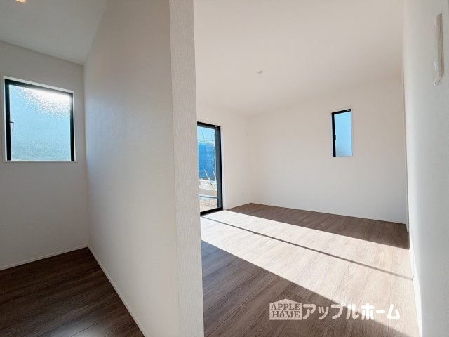 【新築住宅】羽生市加羽ヶ崎 全2棟の洋室|居室は全室収納あり！たっぷりある収納活用でお部屋もキレイを保てます♪