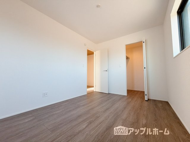 【新築住宅】羽生市加羽ヶ崎 全2棟の洋室|居室は全室収納あり！たっぷりある収納活用でお部屋もキレイを保てます♪