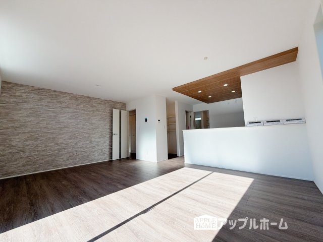 【新築住宅】羽生市加羽ヶ崎 全2棟の居間・リビング|広々リビング×対面キッチンで家族の会話も弾みます♪家族団らんの秘訣は間取りにあり☆夢のマイホームを一緒に叶えましょう！