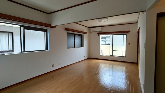 千代田ハイツの居間・リビング