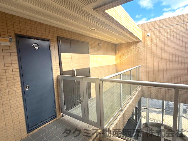 アーバンヴィレッジ垂水高丸の玄関|玄関ポーチ付