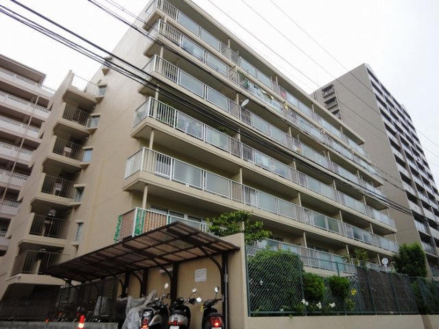 ファミリーコーポ緑地公園の外観