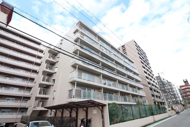 ファミリーコーポ緑地公園の外観