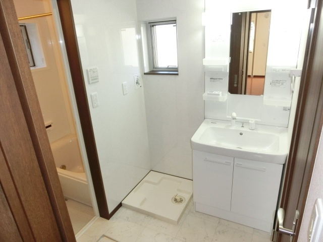 【洗面所】 | パレスステージ小平 | 脱衣所・独立洗面台完備。