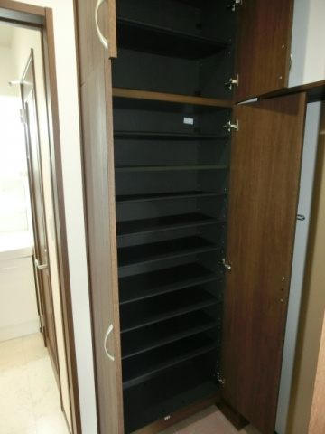 【玄関】 | パレスステージ小平 | 大きめシューズボックス。