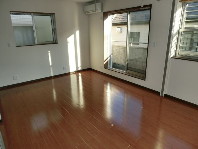 【居間・リビング】 | パレスステージ小平 | ２面採光の明るいＬＤＫ11.1帖。