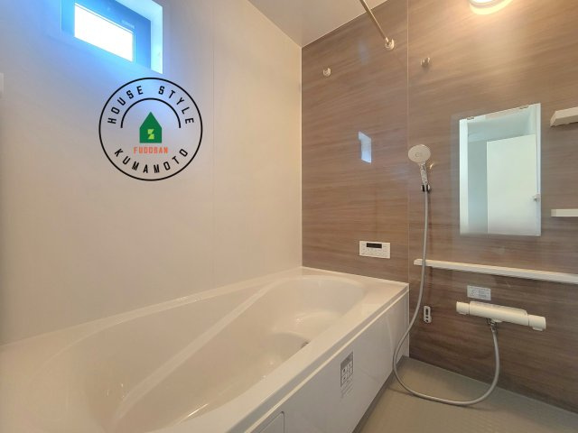 熊本市西区城山大塘2丁目第1-1棟（1号棟）　の内観：施工例|1日の疲れを癒してくれる広々バスルーム。雨の日のお洗濯にも大活躍な浴室乾燥機付です！