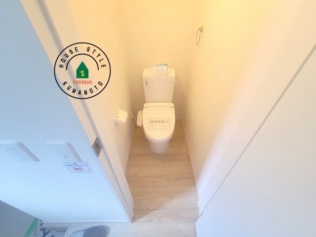 熊本市西区城山大塘2丁目第1-1棟（1号棟）　の内観：施工例|温水洗浄便座を完備しております。2ヶ所にトイレがあるのは朝の慌ただしい時間も安心です。