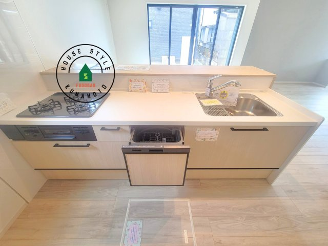 熊本市西区城山大塘2丁目第1-1棟（1号棟）　の内観：施工例|ダイニングテーブルへの配膳がラクラク、お料理はかどるカウンター付きシステムキッチン！