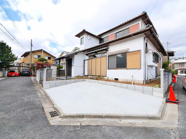 ハウス六条の駐車場