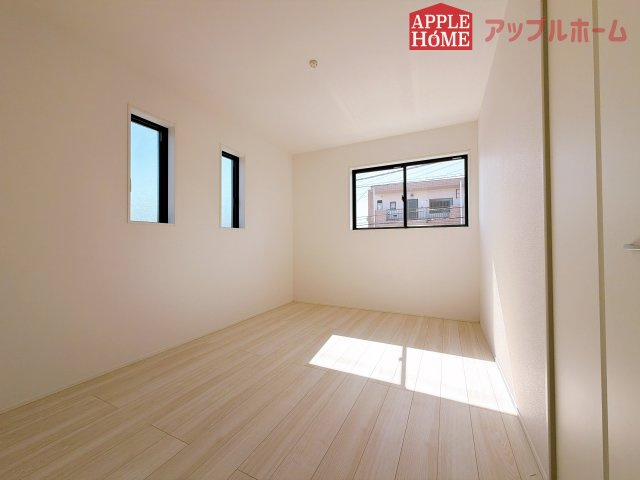 【新築住宅】熊谷市肥塚 全1棟の洋室|２階居室は全室収納あり！たっぷりある収納活用でお部屋もキレイを保てます♪