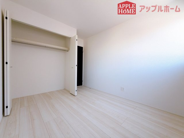 【新築住宅】熊谷市肥塚 全1棟の洋室|２階居室は全室収納あり！たっぷりある収納活用でお部屋もキレイを保てます♪