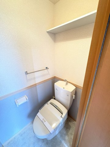 ゼファーコートのトイレ|写真は同建物の別部屋を参考に掲載しております。