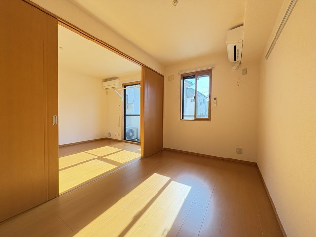 ゼファーコートの寝室|写真は同建物の別部屋を参考に掲載しております。