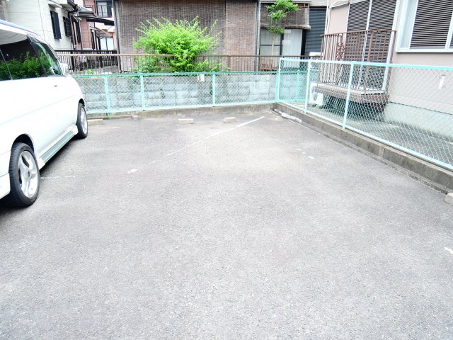 コーポ真田の駐車場