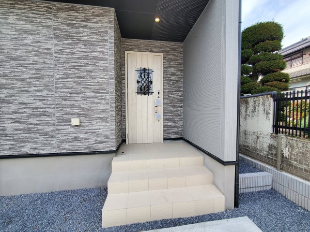 吉川市　吉川2丁目　新築戸建　全1棟の玄関|施工例です