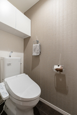 【トイレ】 | ＳＱＵＡＲＥ市谷河田町ｈｉｌｌｓｉｄｅ | ※写真は同タイプ住戸です。